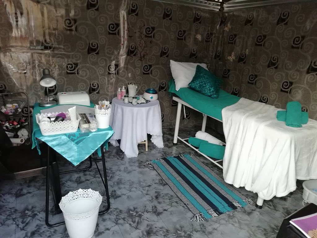 bluembombo's tweet image. While some of you are still waiting for the Perfect time, investors, sponsors and loans... some are making their dreams a reality with the lil they have. 👏🏼👏🏼👏🏼🍾🍾 #inspired 🙌🏼🙌🏼🙌🏼