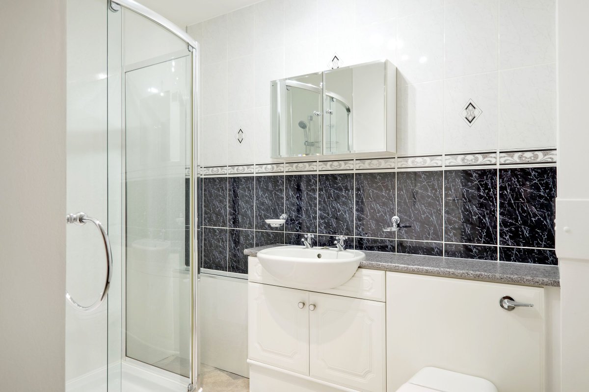 Not only is this flat located in a desirable West End development, it is also freshly decorated with new carpets throughout.

#Aberdeenproperty

ledinghamchalmers.com/estate-agency/…