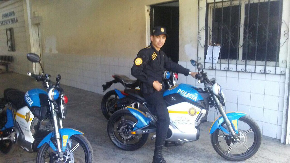 Vmoto5's tweet photo. The Guatemalan police have now joined the ranks! They are using the Super Soco TS electric motorcycle to undertake its patrol duties due to their high efficiency and performance.
The electric motorcycles have been painted with a special paint, at the request of the department. https://t.co/q6mAjDRe0I