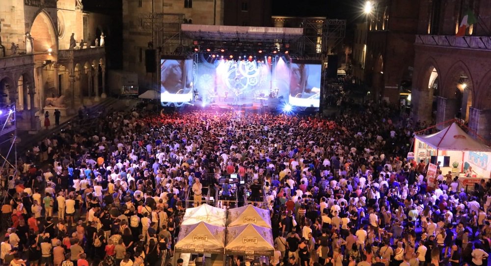 Si è conclusa la quarta edizione cremonese del Festival AcqueDotte, la cultura scorre dal lago al fiume, da Salò a Cremona popolis.it/acquedotte-201…
#oggi #17agosto #vi mostriamo i numeri che il #Festival ha attirato a Cremona!  <a href="/discovercremona/">Discover Cremona</a> <a href="/acquedotte/">Acquedotte</a>