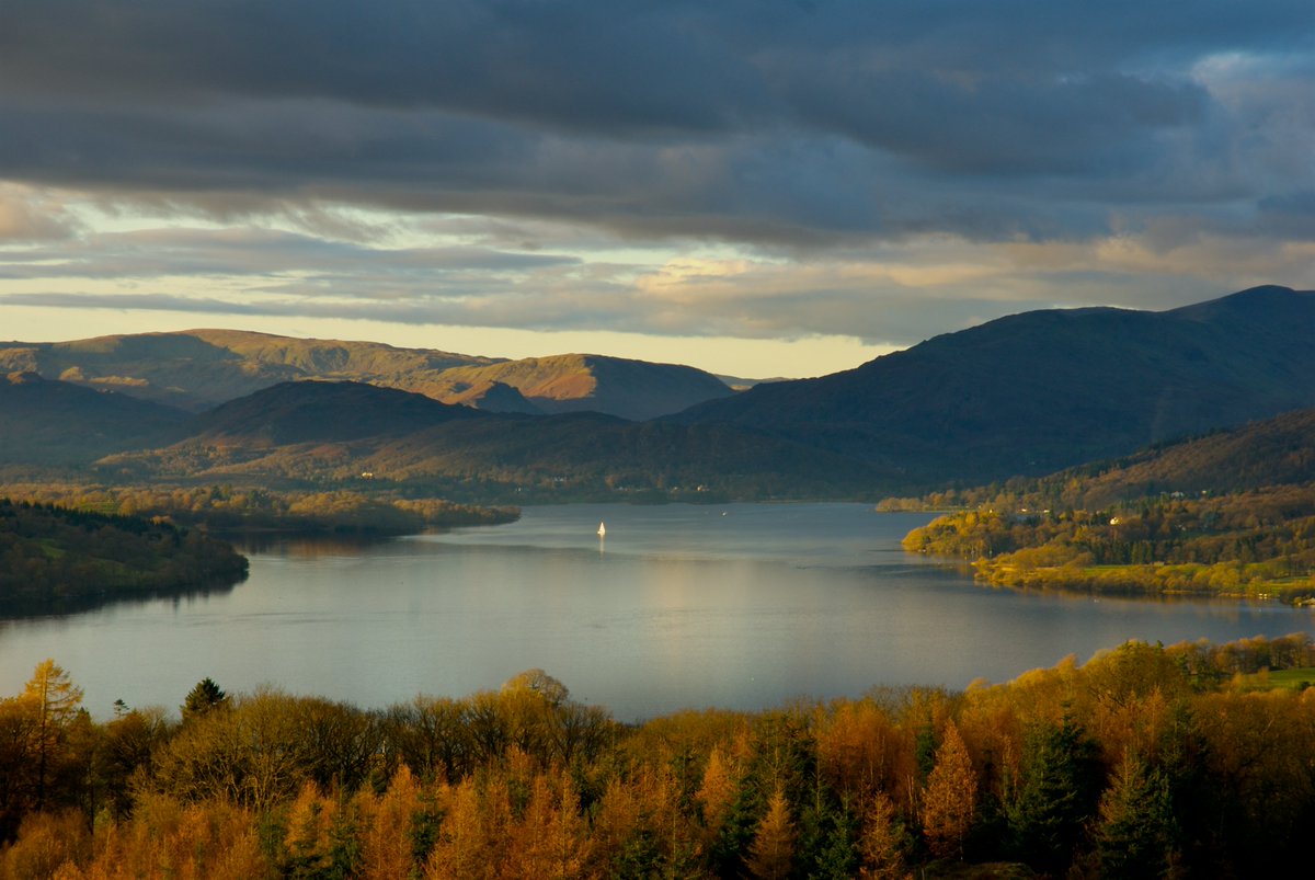 lakelandarts's tweet photo. If you're heading to the Lake District this weekend, welcome! Blackwell is open daily from 10.30am-5pm. You're welcome to pop into our Tea Room from 10am for a scrumptious lunch without paying house admission too. #theplacetobe #blackwell #historichouse picture © John Morrison https://t.co/JhGJV4jnbo