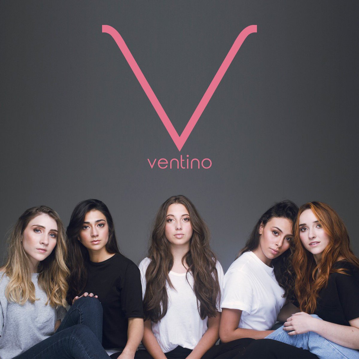 SonyMusicSpain's tweet photo. #Ventiners, la espera ha terminado ✨ ¡@Ventinoficial presentan su nuevo álbum, #Ventino! 

¡Escúchalo ya! 👇🏼
https://t.co/ACxdzKoAAM https://t.co/rQmJ9EiZt6
