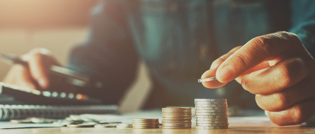 Met een goede liquiditeit heb je direct geld beschikbaar om rekeningen te betalen en is je bedrijf klaar voor verdere groei. In ons laatste blog lees je wat liquiditeit precies is, hoe je het kunt berekenen en wat je kunt doen om het te vergroten. new10.com/blog/Liquidite… #mkb