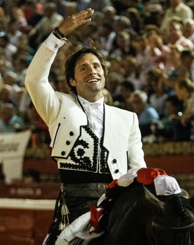 Ayto_algaba's tweet photo. 🎆La Algaba @DiegoAguera designa al rejoneador @Romero1Andres padrino de la #Feria "como ejemplo de superación para los toreros jóvenes"
#FeriaLaAlgaba2018
@EmilioTrigo @carboneltorero @GRayoVictor @JesusBAYORT @ardelmoral @eromerotpt @Mundotorocom 
➡️https://t.co/Z8pdAFSMaa https://t.co/LtxL3QTqQm