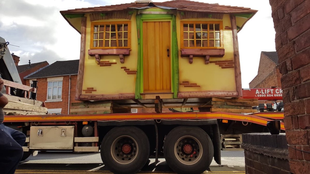 SegeRosella's tweet photo. Another one of my beautiful bespoke playhouses on its way to its new owner 😁👏🙌 #playhouse #designer #treehouse #bespoke #childrensplayhouse https://t.co/W3fUjieZtP