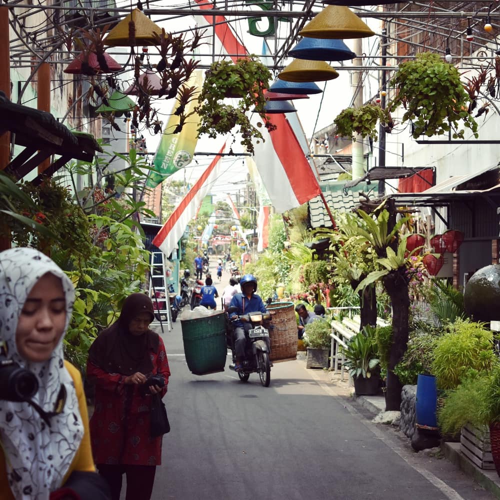 febinayafon's tweet image. Tak perlu jauh untuk bersahabat dengan alam. Cukup dengan langkah kecil nan sederhana di lingkungan terdekat kita. @AdiraFinanceID 

#SAHABATLOKALADIRAFINANCE #PESONAKOTA #PENGALAMANLOKAL #ADIRAFINANCEID #glintunggogreen #malanggogreen #glintungmalanggogreen #kampungunikmalang