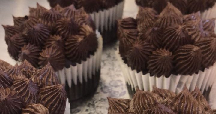 Vegan sugar free cupcakes made by Chef Katia for a client.
When it comes to baking, there really isn't much Katia can't do.
Email her on info@smak.co.za and let her create beautiful, delicious goodies for your next occasion.