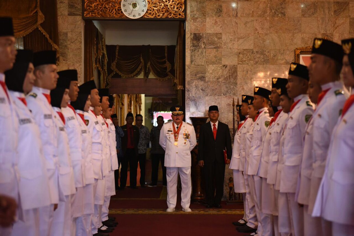 alexnoerdin's tweet photo. 2. Merdeka!  Kesempatan itu sangat saya syukuri; lbh dari itu kita sebangsa &amp;  setanah air segenap warga bangsa dan negara wajib bersyukur sudah 73 tahun Indonesia merdeka. Mari terus kita isi kemerdekaan demi meningkatnya mutu peradaban sesuai amanah Pancasila dan UUD 1945. *AN* https://t.co/xjSZtm2oVZ