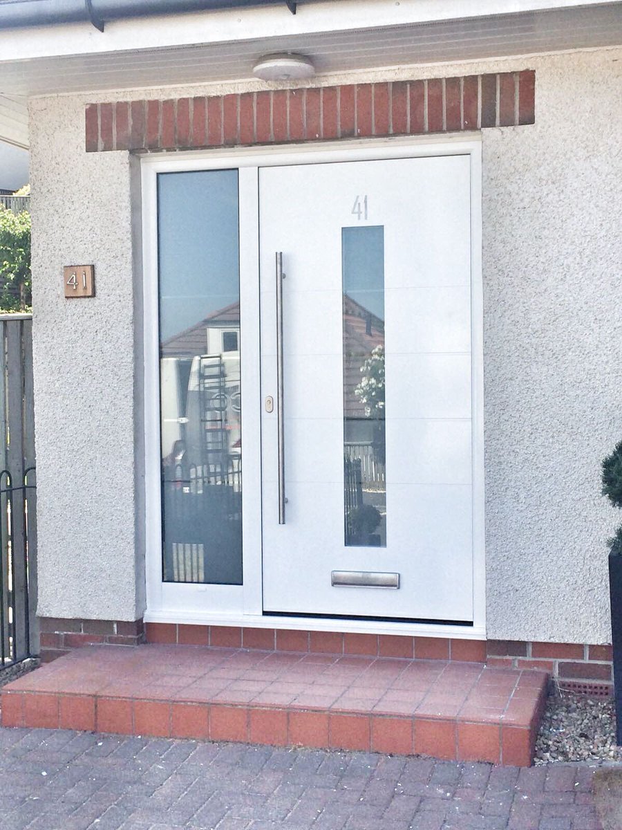 Recent <a href="/SpitfireDoors/">Spitfire Doors</a> S-200 aluminium entrance door and side screen supplied and installed in Edinburgh for a previous bifold door client of ours. Delighted with their experience before which is why they have decided to use us again 🏠🚪🔑👍🏻✅ #S200EKCO