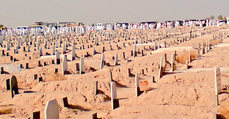 NEWS_ANZH's tweet photo. انقطع عملهم ونحن املهم ، يارب اعف عنهم وبلل قبورهم بالرّحمات وارحمنا يا الله اذا صرنا الى ماصاروا اليه.
#يوم_الجمعه https://t.co/RThq5bhfNI
