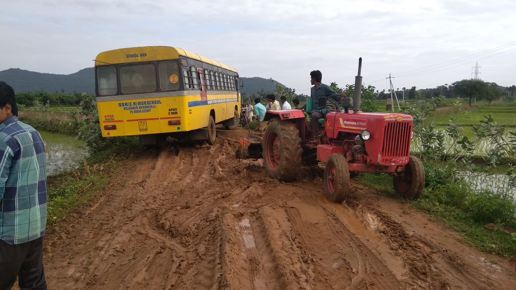 Gyama11's tweet photo. Hi sir this is the situation of our road from Krishna Rao Palem to Gyama thandha Akonduru mandal Krishna dist @naralokesh
Today one empty school bus was skidded and luckily no children are there in the bus please take some action on this.If you want any details 8500044406 cell https://t.co/8W7HGZKaco