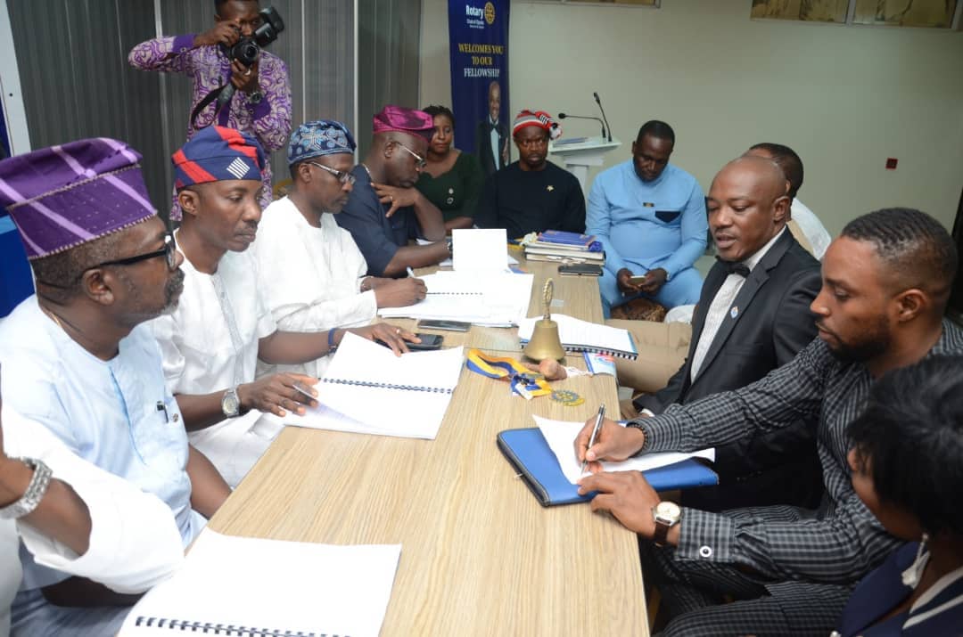 OjoduRc's tweet photo. Develop A Strong &amp; Voracious Thirst For Positive Associations &amp; Learn From Others, Because The Right People Can Take You Further Than You Can Go On Your Own #JoinRotaryToday #MakeADifference #BeInspired @Rotary @RotaryNigeria @RotaryIowa @eaopara @Gidi_Traffic https://t.co/XPHqifgxHI