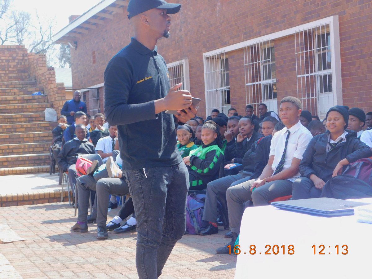 alexsphiwe96's tweet photo. @SABPP1 UJ APK SABPP Student Chapter Along with @UJAPK_SRC  Mr Tebza, Miss World Lihle Nkosi, Miss Gauteng Exclusive Lender and Dr C Mabaso visiting Kliptown Secondary School for a Career Talk and Sanitary Towel Awareness, #NotHerChoice #AccessMustRise https://t.co/UNAK8Q0yfo