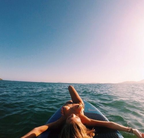 Hoy disfrutamos del #paddleboard .
Hay muchas maneras de ser feliz y una de ellas es hacer ejercicio en el mediterráneo. Y si no avanzas,  sube a  bordo del Northside y broncéate a gusto. #FelizFinde #SUN #Mediterráneo
