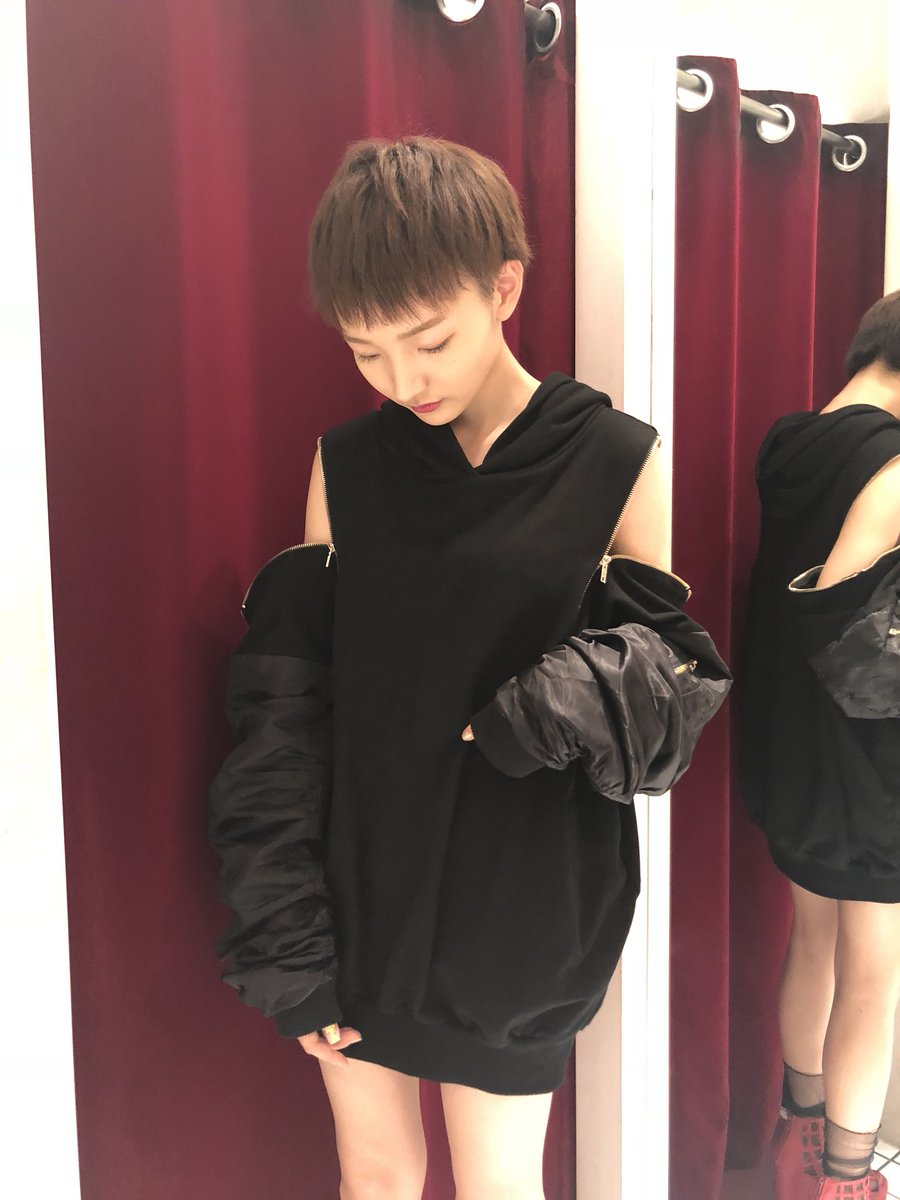 One Spo渋谷109 Recommend Item 明日 8 18発売 Ma 1スリーブ 7900 Tax を一歩先にご紹介 中綿が入ったma 1スリーブが パーカーにドッキングされた様な 新感覚のトレーナーワンピ 袖を結ぶと今からでも 長く着れる優れもの 明日