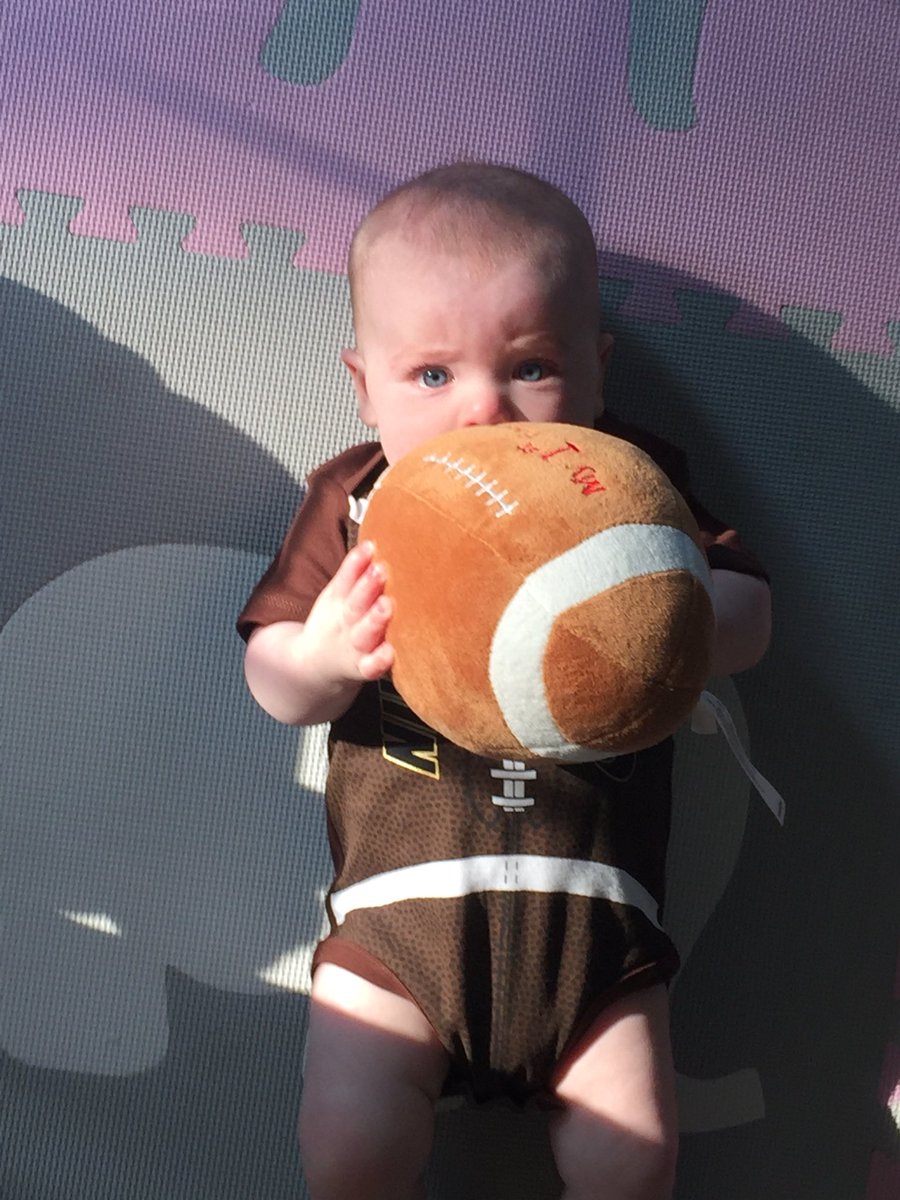 coachsheehan88's tweet image. Rise and shine it’s football time. #sprednshred #readingrocket #blacknred 🚀 🏈