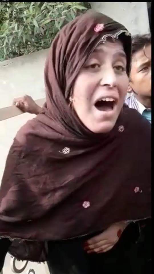 IftikharAlih's tweet photo. یہ واقعہ ڈیرہ غازیخان میں پیش آیا
دارالامان ڈیرہ جس�� فروشی کے اڈامیں تبدیل عیاش پرست نام نہادشرفاکوفل نائٹ پرلڑکیاں سپلائی کیئے جانے کاانکشاف عزتوں کے رکھوالے دلال بن گٸے چندروپوں اوردارالامان سے جلد آزادی کا لالچ دے کرخواتین اوربھولی بھالی لڑکیوں کورات بھرکے لیئے ��رندوں کے 
1/3 https://t.co/Pc5TuzkM9N