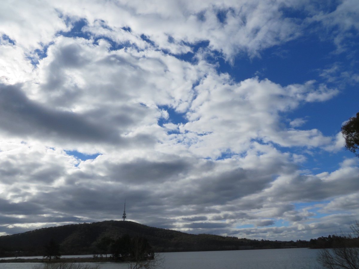 Rickard_Scott's tweet photo. A fabulous day for a ride around Lake Burley Griffin even when the clouds rolled in. Warm enough to take my longs off #eek and cruise through my 60km #cyclinglife #ebiker #canberra #lakeburleygriffin #activecanberra #CBR https://t.co/MZ83mRdlk6