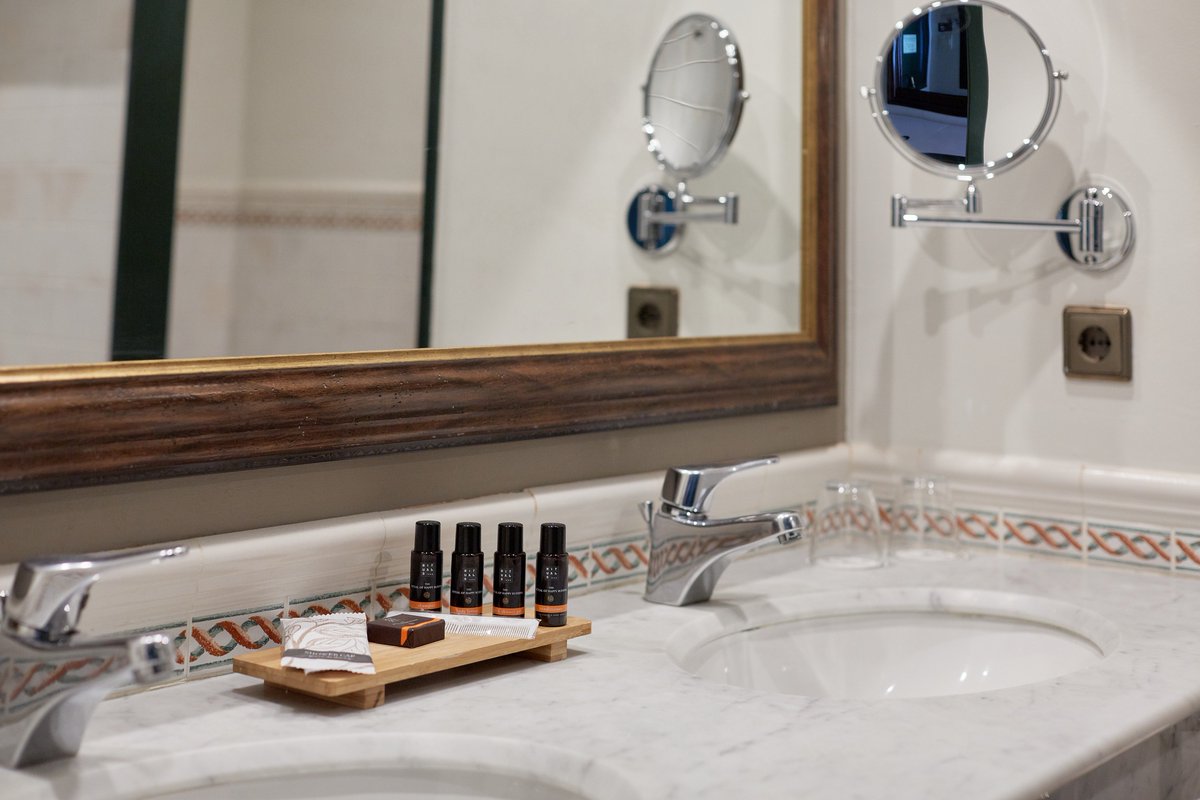 HotelTorrem's tweet photo. Comfort and elegance, the perfect combination 👌

Our Superior Double Rooms, recently renovated, are designed to make you enjoy your stay at all times 🛌 https://t.co/gUz9oyAXq6