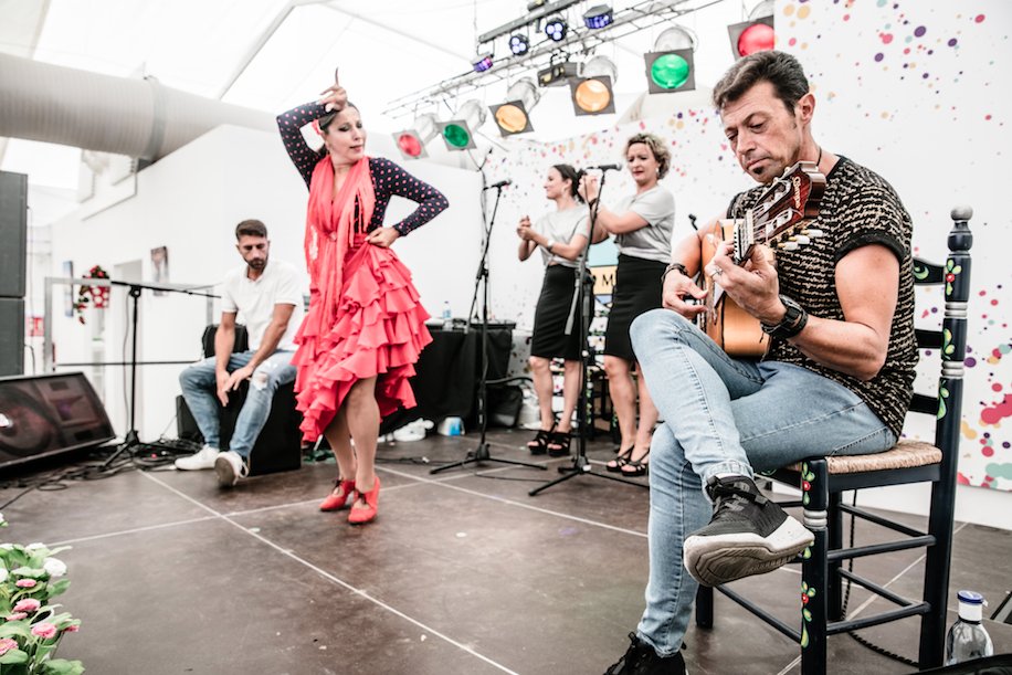 MellizosGrupo's tweet photo. ¡Mucha gracias a toda esa gente guapa que nos elige para disfrutar de la #feriademalaga ! Últimos días...💃💃 ¡te esperamos!

Fotos: https://t.co/RVStAb8kGb

#vivalaferiademalaga #malaga #feriademalaga2018 #oleconole https://t.co/e32TsDk7TH