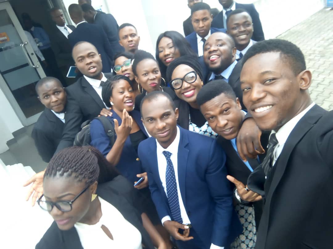 Similoluwa____'s tweet image. It was an inspiring moment with the boss @AAdeduntan himself and these geniuses @FirstBankngr #firstacademy #foundationschool . Aptitude + Attitude = Altitude 👌