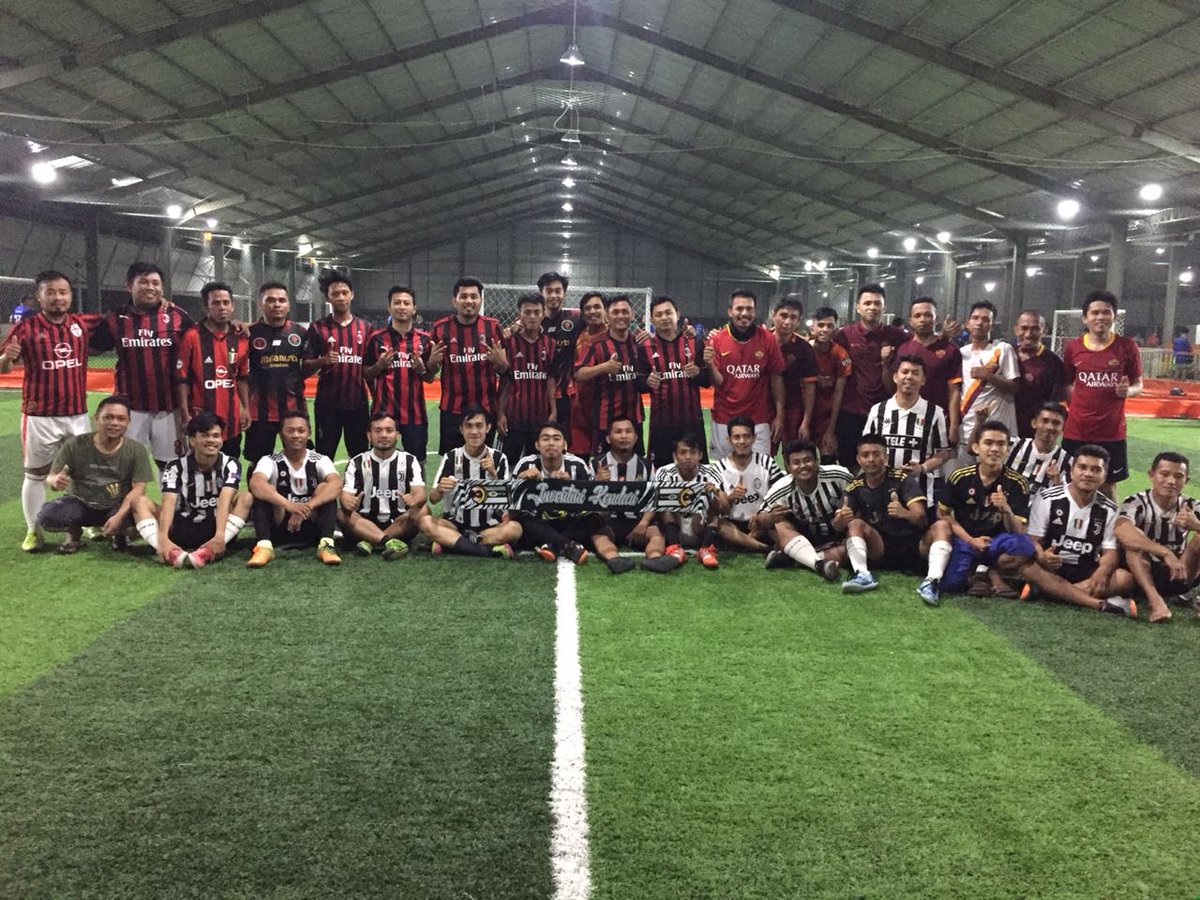 Trofoe fabio capello
Terima kasih buat teman atas waktunya
Terima kasih buat teman2 <a href="/JCI_Kendari/">Juventini Kendari</a> dan <a href="/RomanistiKDI/">RCI Kendari</a> 
Cc <a href="/MI_Calcio/">MI Football</a> <a href="/MilanistiOrId/">Milanisti Indonesia</a>