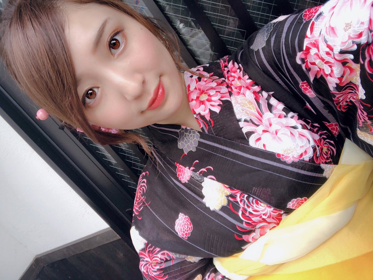 豊田萌絵 En Twitter 先日声優パラダイスさんの連載を撮影してきましたー 浴衣 黒の浴衣だったので思い切って大人っぽく前髪を無くしてみました どうかな ドキドキ 発売お楽しみに 3枚目はいつも仲良いメイクさん達 Pyxis 声優パラダイス 豊田萌絵 En Twitter 先日声優パラダイスさんの連載を撮影してきましたー 浴衣 黒の浴衣だったので思い切って大人っぽく前髪を無くしてみました どうかな ドキドキ 発売お楽しみに 3枚目はいつも仲良いメイクさん達 Pyxis 声優パラダイス