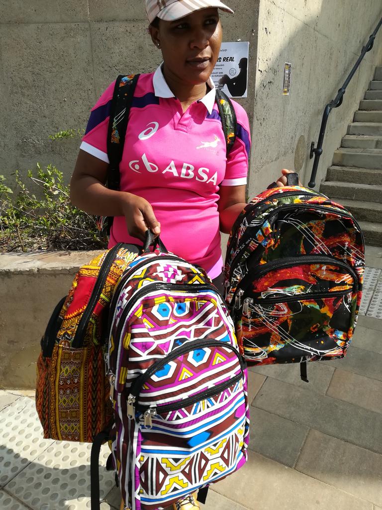 Her name is Thami and she's located in Soweto. I met her outside campus, she makes bagpacks. Please support women in business.
Contact her on 0719608455.
Please Retweet, her client might be on your timeline.