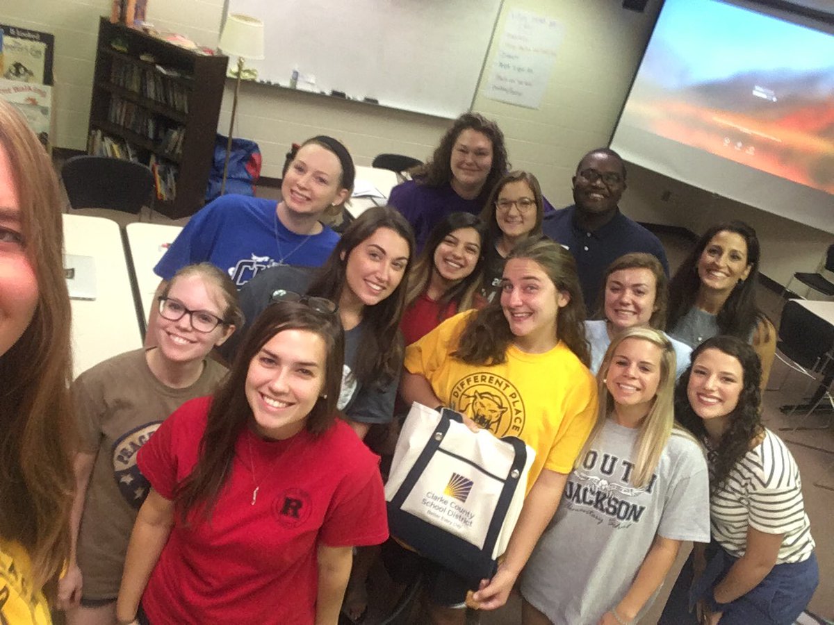 GraceErnstUGA's tweet photo. One big happy EDMG class @ugaCOE @kathyfthompson https://t.co/eCpR6RJetR