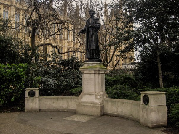 fawcettsociety's tweet photo. SAVE Emmeline Pankhurst's statue! 
If you don't agree with the proposal to dismantle this 88 year old statue then OBJECT here: https://t.co/4s6c2FTe7L #saveemmeline https://t.co/smwADvaBPR