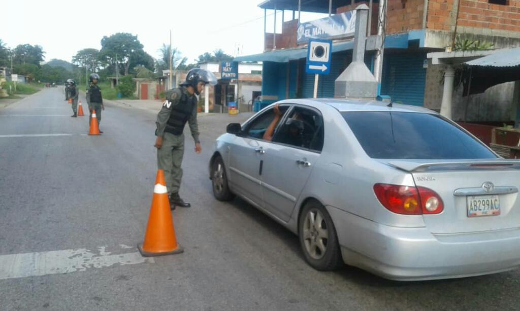 RJSR3899's tweet photo. Enmarcado en la @GMAS_Oficial, BAPN93 instaló Punto de Control en #T009, para garantizar el libre tránsito. @AB_IMB https://t.co/yVSbVHsGxU