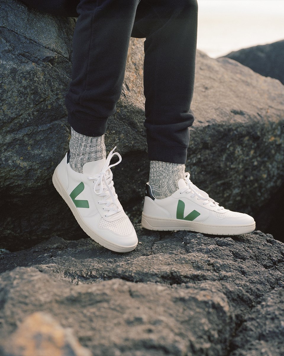 CC_Paris's tweet image. @vejaproject : The new season is here ! These V10 white emeraude black are made out of organic cotton and wild rubber from the Amazonian forest. Get yours ! Picture by @vincentdesailly 
 #veja #vejaV10 #madeinbrazil #fairtrade #sustainable