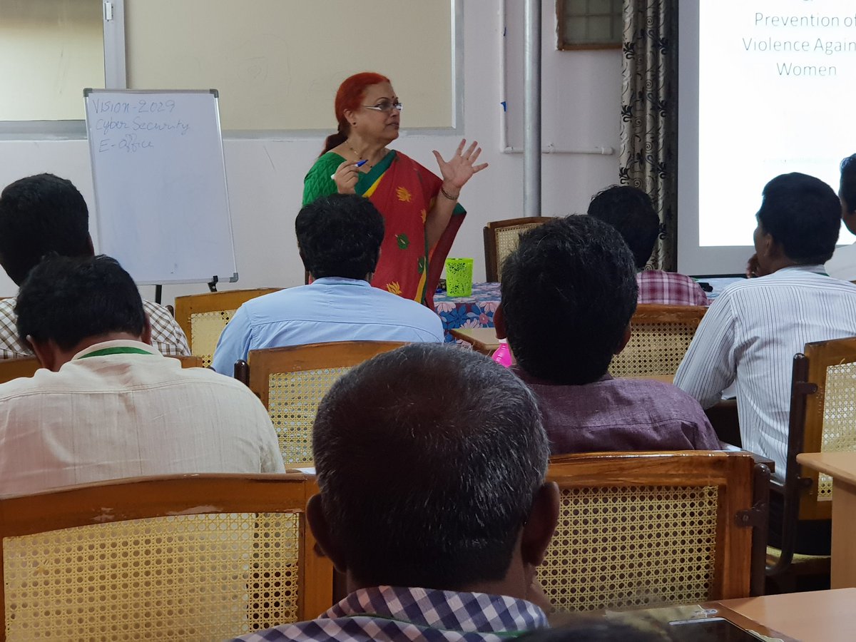 keerthi_b_vmm's tweet photo. Trained 180 College Lecturers newly recruited by government of Andhra Pradesh on Gender Budgeting and Prevention of Violence against women at ,#APHRDI https://t.co/Wux826sitA