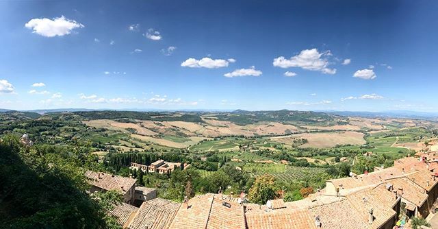 kalavros's tweet photo. La Val d’Orcia • #shotonmonent #landscape #panorama #tuscany #sky #clouds #agroturismo https://t.co/GRV1XimrJA https://t.co/gKGkmRAYqD