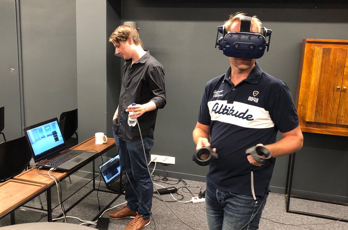 Mikkotweeting's tweet photo. Perjantai aamu Valve virtuaalimaailmassa testaamassa demoa valmennusympäristöstä ja tunnustelemassa #vr vaikuttavuutta. Aika makeita mahdollisuuksia avaa uteliaalle mielelle. Palautteet annettu ja seuraavaa demoa jo odotellessa 👀 https://t.co/DDyQ0VM6ir