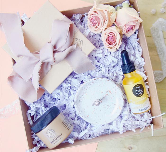 Gift something personal and stylish with @HansonHopewell. Discover hidden handmade gems for brides, bridesmaids and the whole wedding party! #WED2BSupplier
wed2b.co.uk/wedding-suppli…