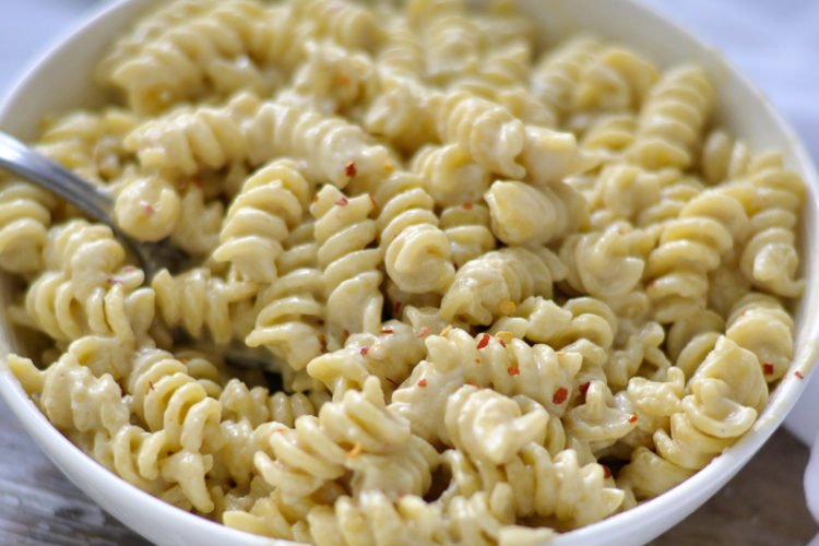 #Vegan Macaroni and Cheese from <a href="/cozypeachkitchn/">Cassidy Reeser, RD</a>! Get the recipe: kitchenthy.me/recipe/7879/