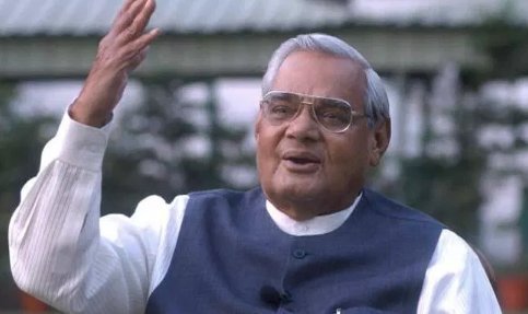 sandeshnews's tweet image. આ શખ્સે 9 વર્ષ પહેલા કરેલી અટલજીના મોતની ભવિષ્યવાણી સાચી નીકળી
#AtaljiAmarRahen #DeathPrediction 

વધુ વિગત માટે અહી કરો ક્લિક:  goo.gl/rnsTBU