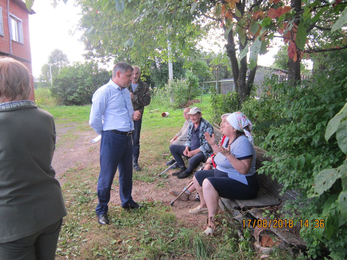 Продолжаем встречи с жителями МКД с. Дуляпино, основной темой на которых является разъяснение собственникам жилья о необходимости подготовки домовладения к отопительному сезону.