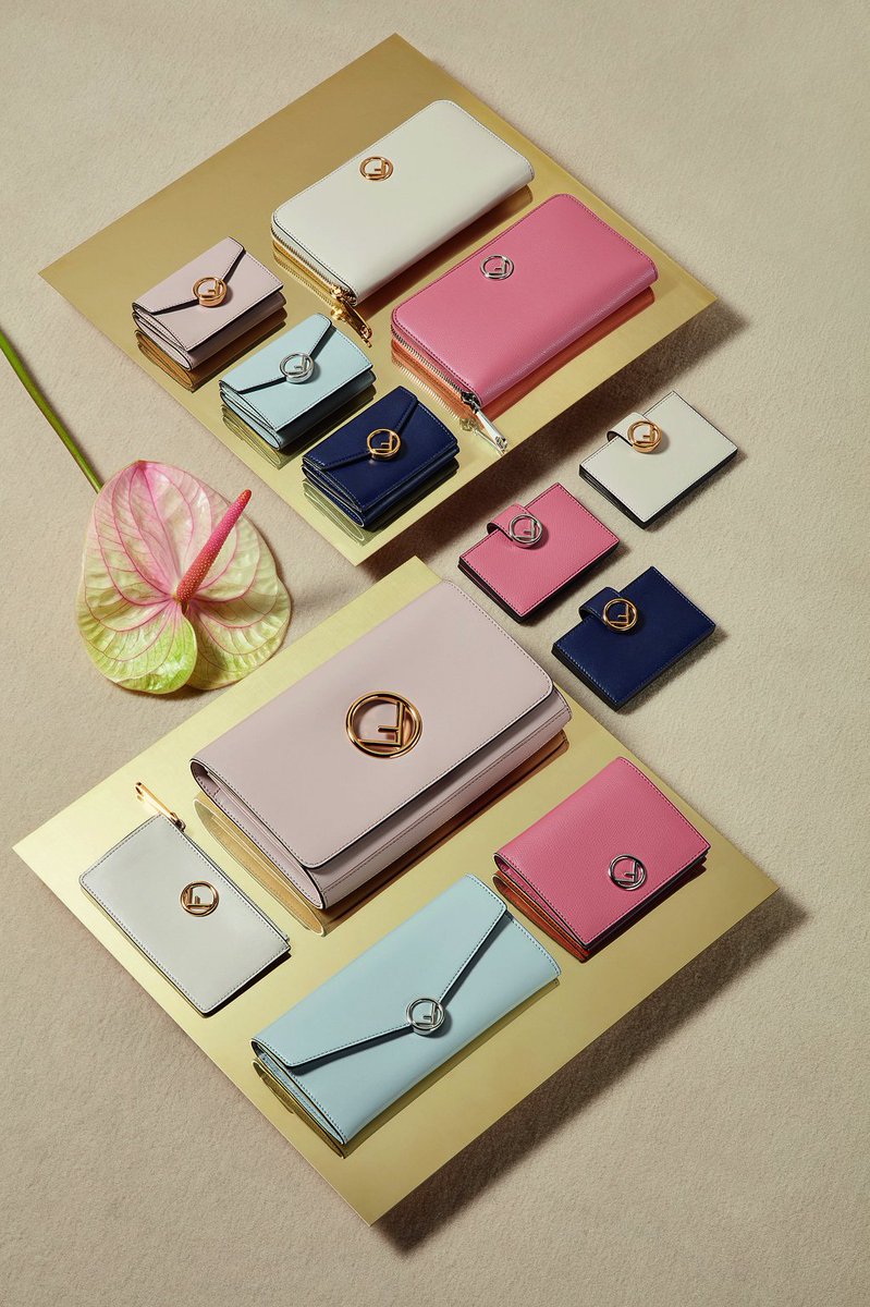 FENDI_JAPAN's tweet photo. モノグラムロゴのディテールが特徴的な「エフ イズ フェンディ」ウォレットが、洗練されたフェミニンカラーで登場!
https://t.co/n7zDbj49ZV
#FendiPreFall18 https://t.co/EPTPNIrE2Y