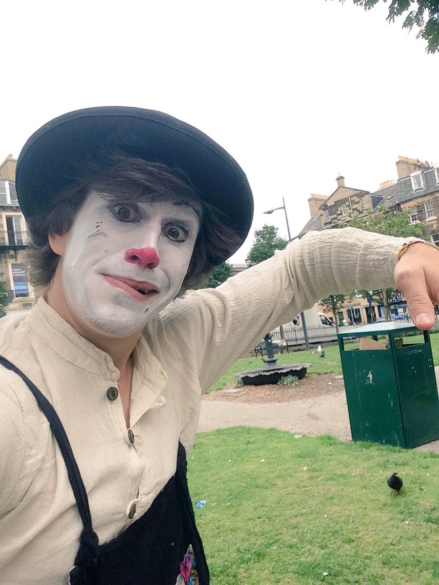 PoTheOptimist's tweet photo. COMPETITION TIME! Snap a selfie with Po on the streets of Edinburgh, then post it on Facebook or Twitter, tag Po, get 2 free tickets to tonight’s show at 18:20! @theSpaceUK @edfringe #intotheuknown https://t.co/RTbJ3FZYBn