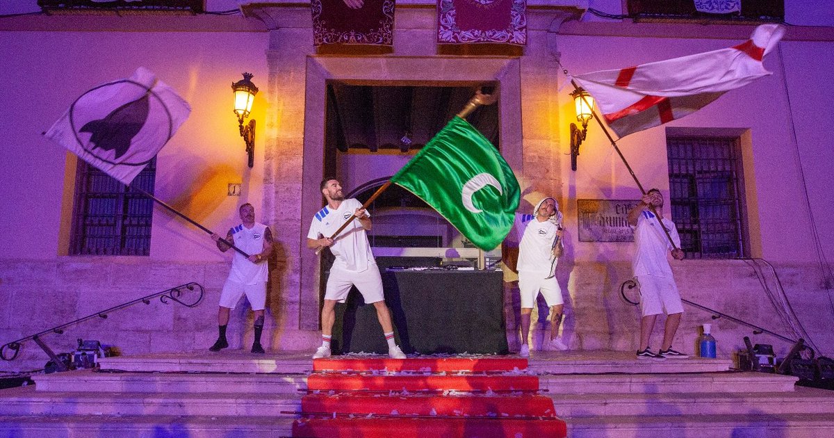 Los Space Elephants animan con su música el pregón de las Fiestas Mayores de Paterna bit.ly/2OF1tJM