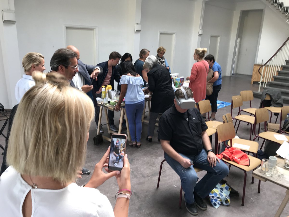 Perfecte manier om het schooljaar te beginnen, onze Inspiratiebar op <a href="/DeHoogakker/">NBS De Hoogakker</a> ism <a href="/onderwijsmetict/">Onderwijs met ICT</a> en <a href="/ictLESKIST/">ictLESKISTEN</a> !