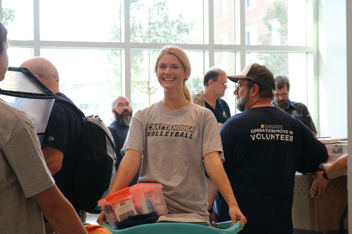 GoMocs's tweet image. Few pics from our Mocs helping out w/ move in! 💙💛
More 📸’s here:  facebook.com/59109579782/po…
#OMI18 #MocsFlockBack #UTC22