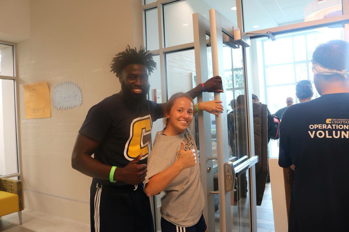 GoMocs's tweet image. Few pics from our Mocs helping out w/ move in! 💙💛
More 📸’s here:  facebook.com/59109579782/po…
#OMI18 #MocsFlockBack #UTC22