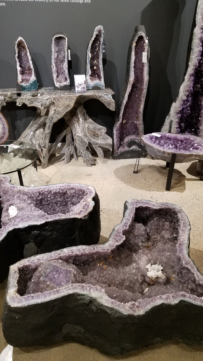 InteriorVIP's tweet photo. @PhillipsCo named to our Editor's Choice list again by Editor, @ChrisSparksVIP for best Showroom. Visit https://t.co/r33eRdWTad for the full profile. #HomeDecor #InteriorDesign #Interiors #InteriorVIP #InteriorDesignVIP #HPMKT #HPMKT2018 https://t.co/zOLUXyfyFG