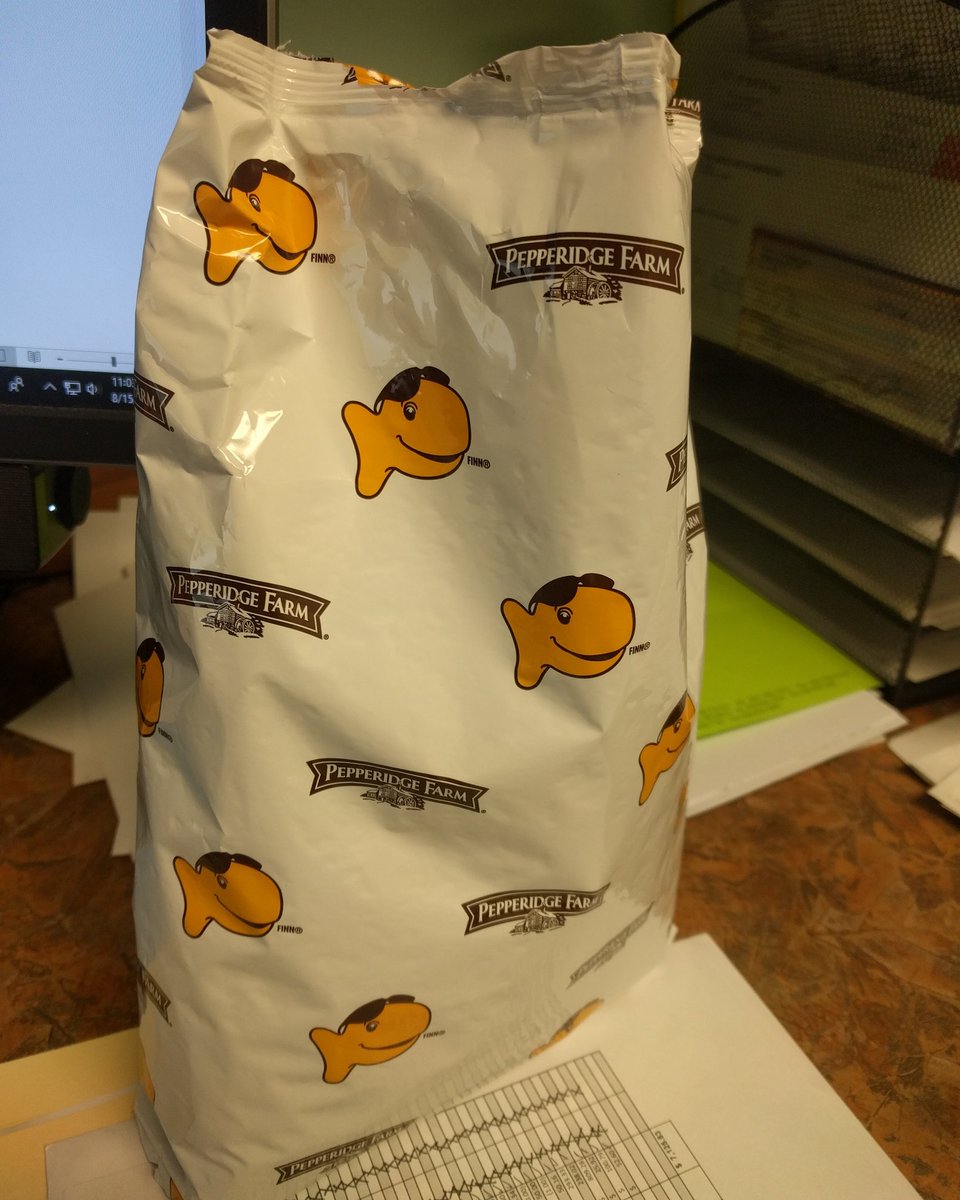 HeatherKAuthor's tweet photo. It's been a long week at work. Opened this baby on Tuesday. Yeah, it's half gone. I think they're addicting!! #goldfishcrackers #longweek #dayjob #wishiwaswriting #authorlife #ineedhelp #toogoodtosayno @goldfishsmiles https://t.co/hUkapDcQcz