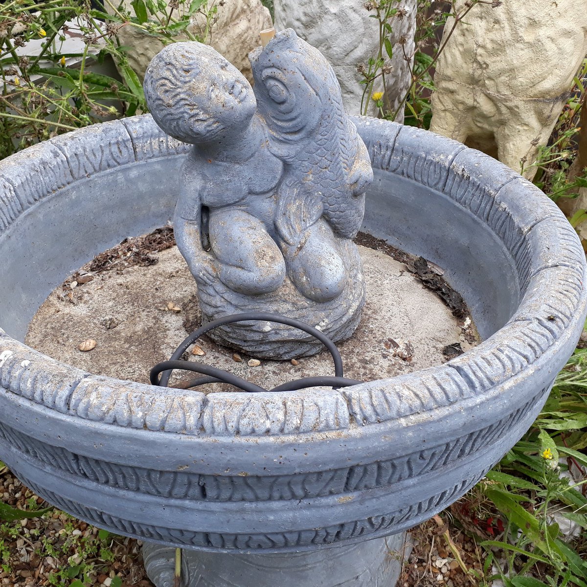 FOR SALE: 3 Part concrete garden water fountain (no pump) £90.
#reclaimed #ForSale #garden