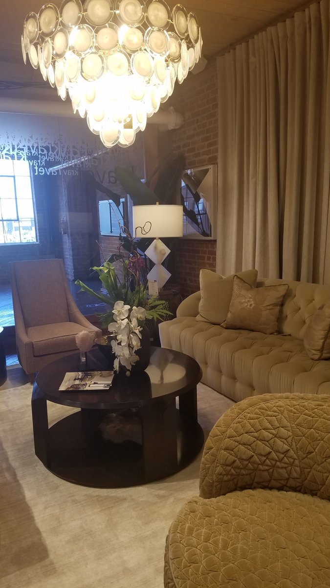 InteriorVIP's tweet photo. @Kravet named to our Editor's Choice list again by Editor, @ChrisSparksVIP for best Showroom. Visit https://t.co/oBmzrkOhma for the full profile. #HomeDecor #InteriorDesign #Interiors #InteriorVIP #InteriorDesignVIP #HPMKT #HPMKT2018 #kravet https://t.co/zn5gTqa5Ne