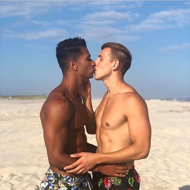 TravelGayCom's tweet photo. 📷 @freshlifeon 
#TravelGay in Fire Island https://t.co/SA6RjYsYYk https://t.co/u52pgTdmQP